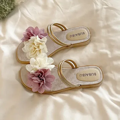 TWO-COLOR FLOWER FLAT BOTTOM SANDALS